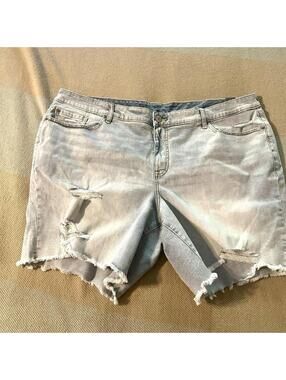 Torrid Distressed Ripped Light Wash Denim Bermuda Shorts Size 18
